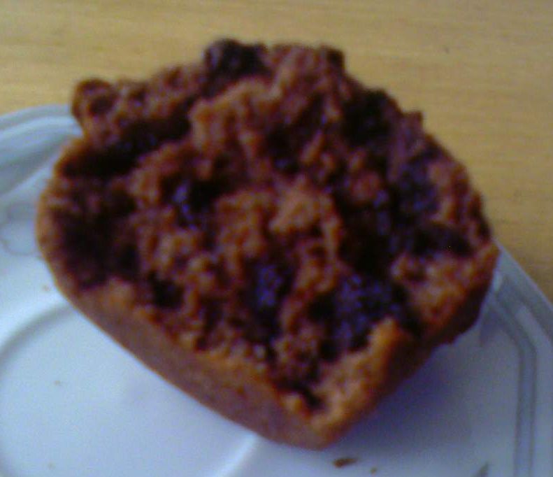 halber Schoko-Nuss-Muffin